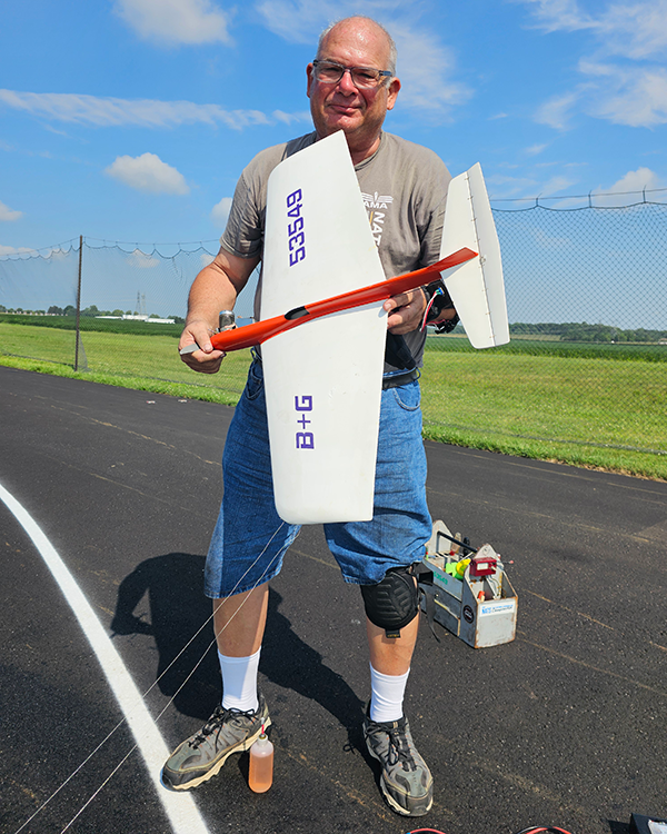 Big Mike Greb, of TX, showed us all how it's done with his first place-winning Brodak .25-powered SSR model.