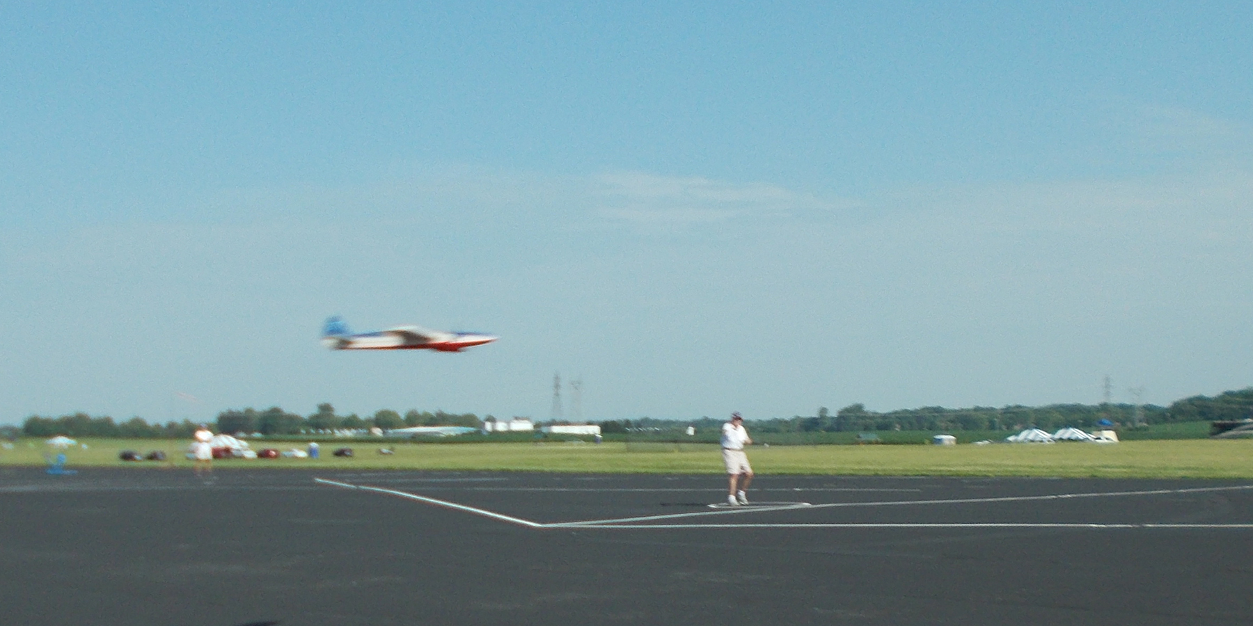 6.	Frank McMillan in level flight. Notice something missing … it is the wheels. He has retracts, plus his airplane has twin elec