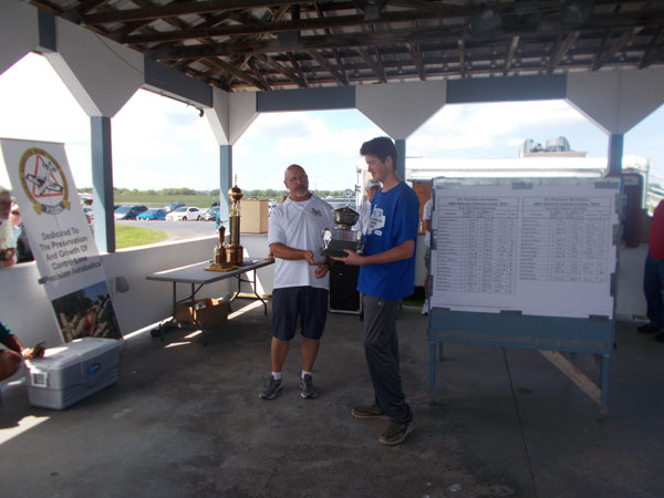 Angstrom accepting the Junior Perpetual Trophy.
