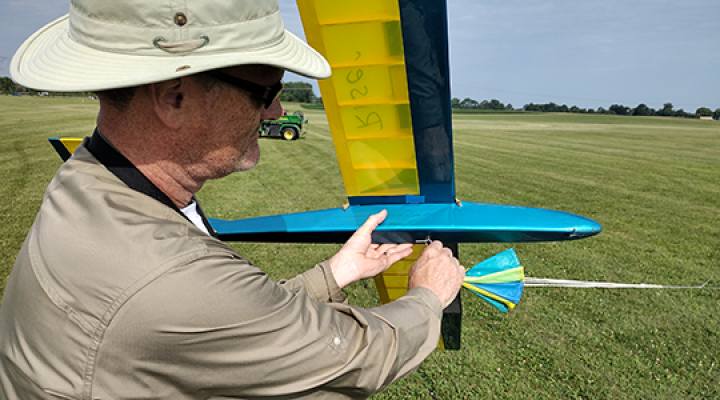 Wayne Norrie, of MN, hooks up his Sig Riser 2M sailplane.
