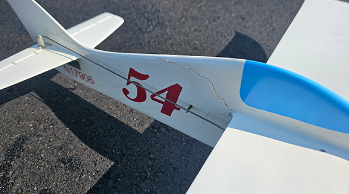 Bill Bischoff's lovely Miss Min incurred this fuselage fracture during a pit stop, forcing him to use his backup model. Bill's pit man, Mike Greb, "had a hand in it."