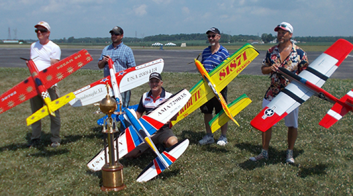 The top five pilots from 2022 (L-R): Paul Walker, Derek Barry, Kenny Stevens, and Todd Lee. Kneeling is Champion Orestes Hernandez.